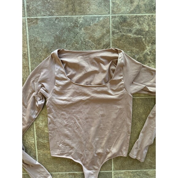 Skims Essential Long Sleeve Scoop Neck Bodysuit Size S/M Sienna - Picture 5 of 9